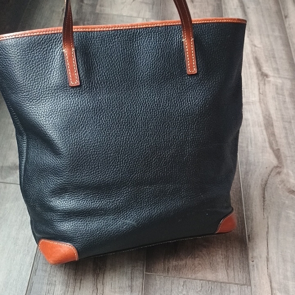 Dooney & Bourke Black and Brown Leather Shoulder Bag - Picture 5 of 16